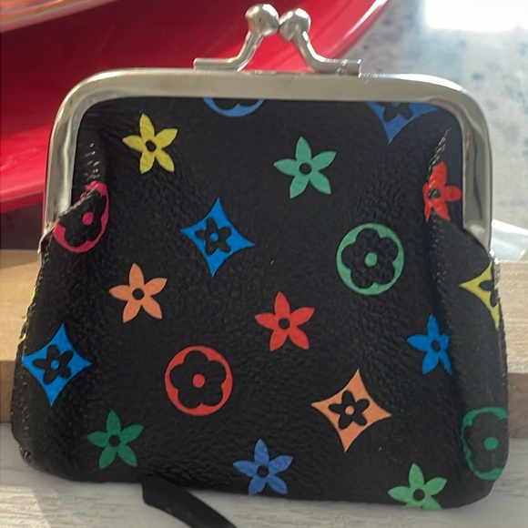 🔥Hand-painted Black little purse with tons of flowers we love and the colors! - Picture 2 of 5